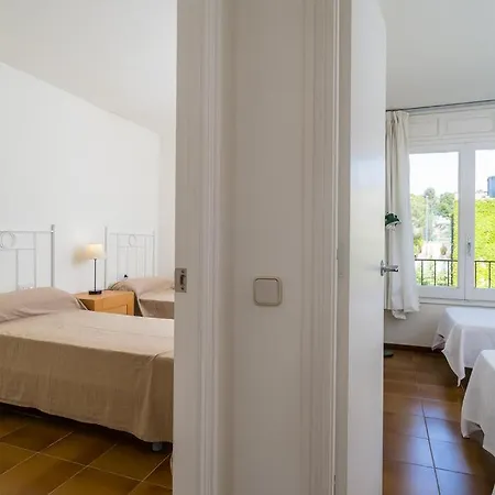 Sleeps 6 Pool Apartment *